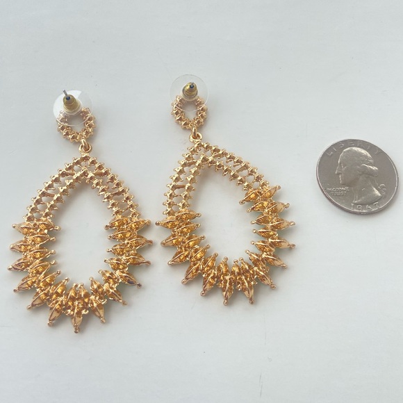 ⭐️ HOST PICK ⭐️ Fancy emerald teardrop earrings - Picture 6 of 6